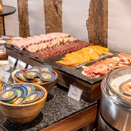 Les Manoirs Des Portes De Deauville - Small Luxury Of The World 4* Canapville (Calvados)