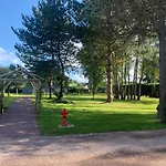 Les Manoirs Des Portes De Deauville - Small Luxury Of The World 4* Canapville (Calvados)