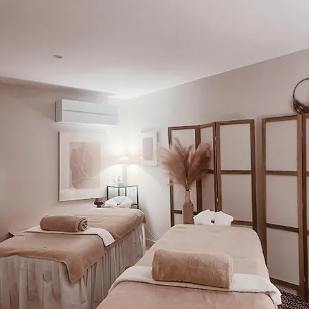 Les Manoirs Des Portes De Deauville - Small Luxury Of The World 4* Canapville (Calvados)